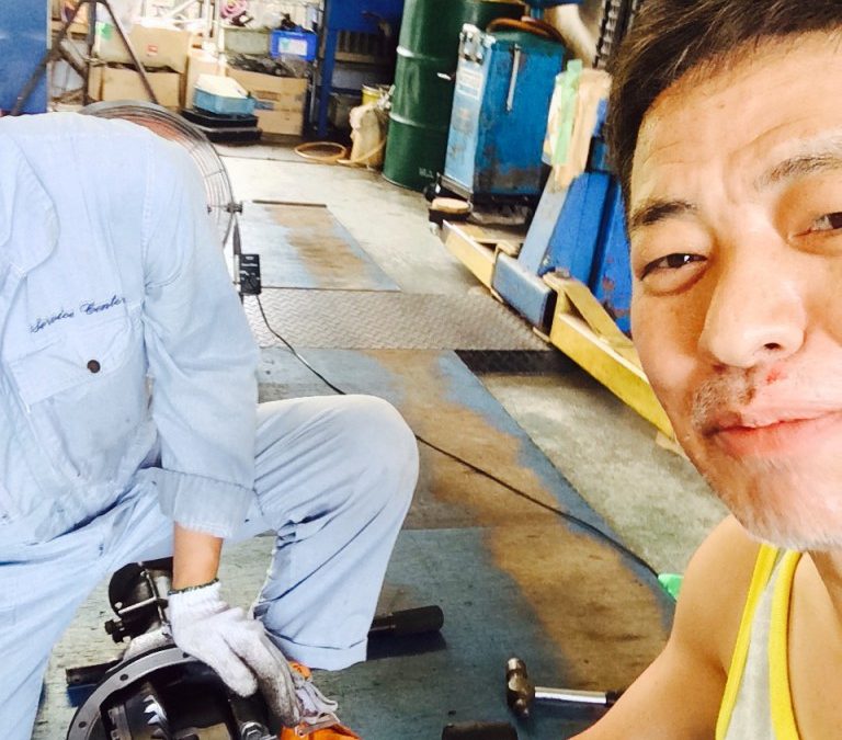 整備士、、、を、、