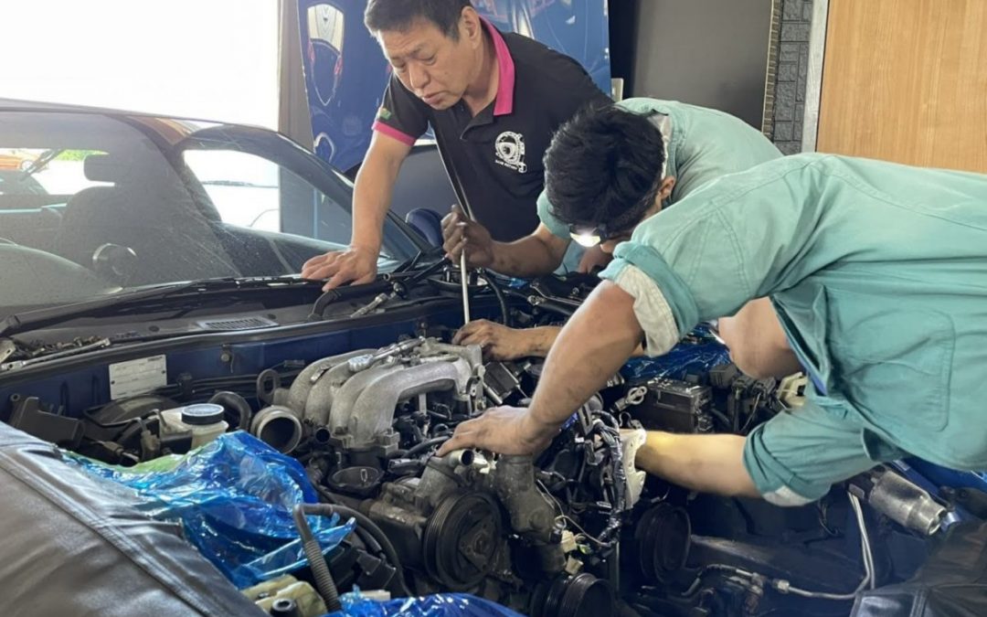 買って4日目、突然パーキングエリアでエンジンが。