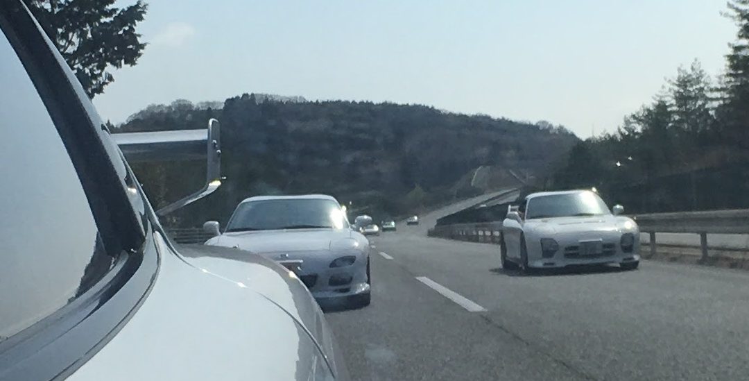 7で揃えて、古い車を見に行くツぁ―ああー