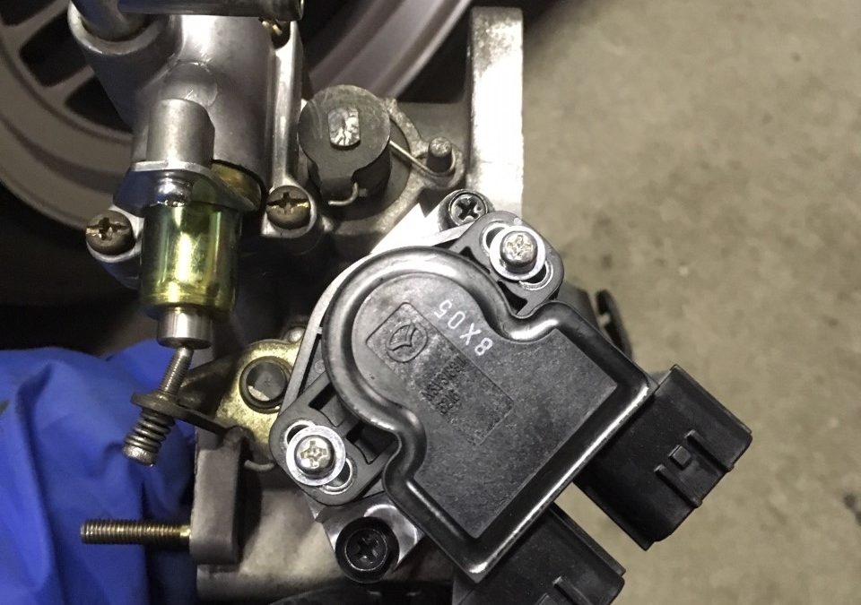 FD3S新型スロットルセンサーについて。メインハーネスカットする？前期は取り付け不可？